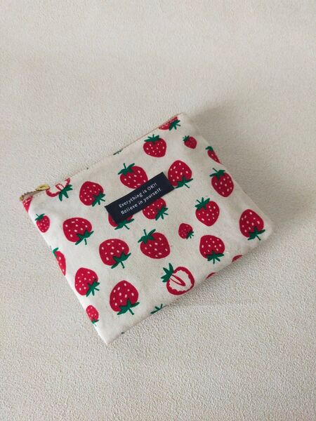 ハンドメイド☆ ポケットティッシュ入れ付 ミニポーチ☆小物入れ☆いちご柄