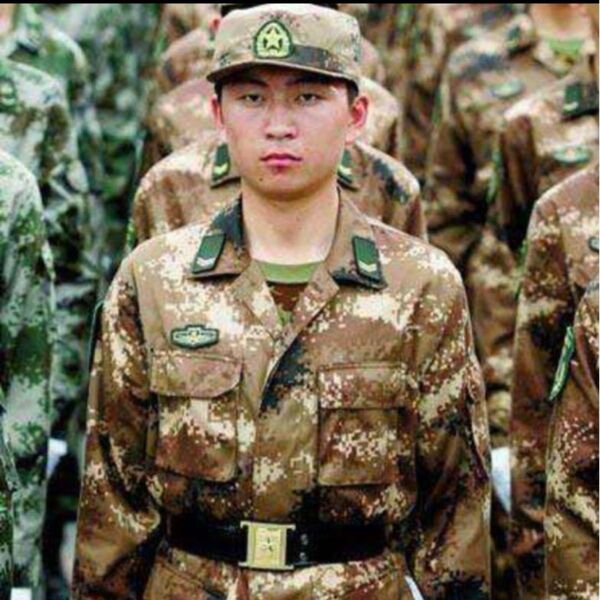 感謝セール実物保証中国軍特殊部隊07式荒漠迷彩服戦闘服上下セット送料込