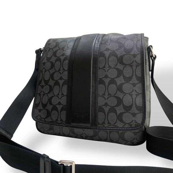 極美品 COACH コーチ ショルダーバッグ メッセンジャー 斜めがけ PVC レザー シグネチャー 大容量 ブラック 黒