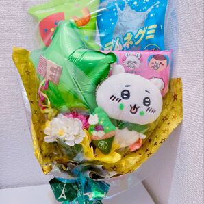 お菓子ブーケ バルーンブーケ ちいかわ マスコット 金色 緑色