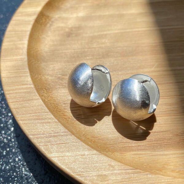 【マットボールピアスシルバー】インポートピアス おしゃれ 可愛い 個性的 大人カジュアル シンプルアクセサリー 軽量ピアス