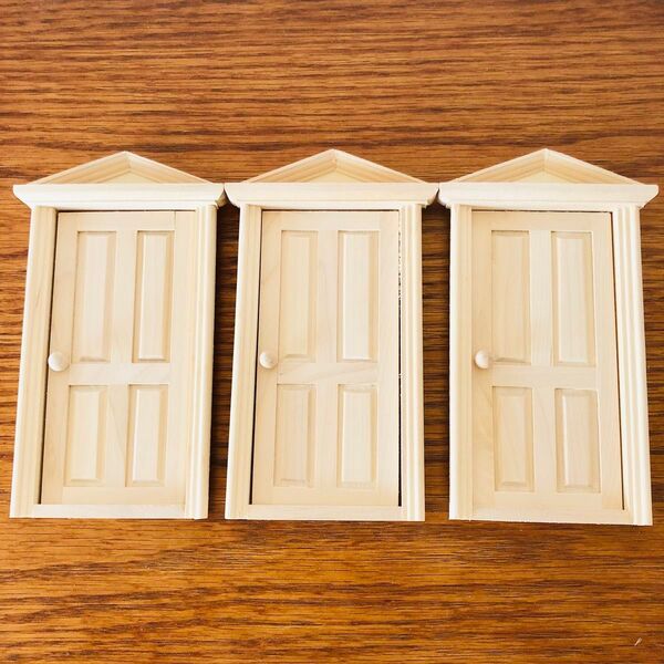 ドールハウス ドア 扉 木片 木製 木材 端材 ミニチュア DIY ハンドメイド 立体的 3個セット 開閉 ドアノブ 人形 家