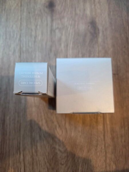 マキアレイベル ミネラルクレイパック120g、 薬用ホワイトニングパワーブライト15ml