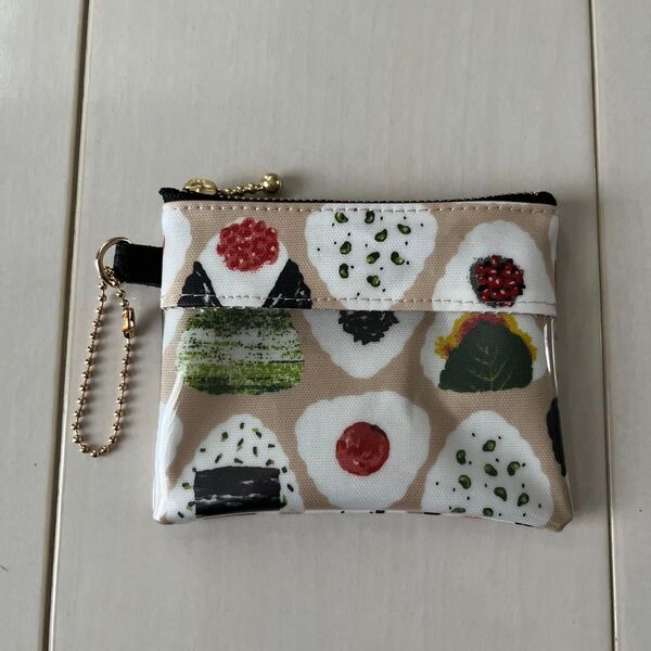 パスケース ミニポーチ ラミネート おにぎり ベージュ ハンドメイド