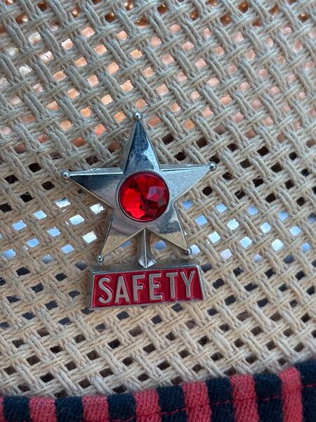 SAFETY STAR レッド セーフティスター ピン アクセサリー impala インパラ