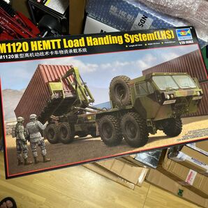トランペッター 1/35 アメリカ陸軍 HEMTT M1120 ロード・ハンドリング・システム プラモデル