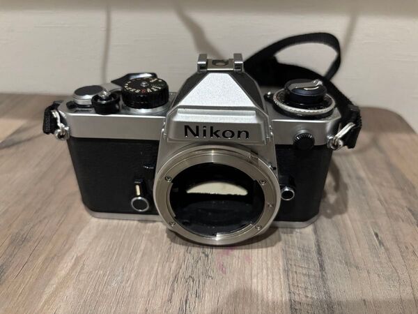 動作品 Nikon FE+望遠ズーム+標準レンズ+マクロ&UVフィルター付き 豪華5点セット