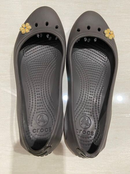 クロックス カディ サンダル ローヒール パンプス W7 ブラウン お花付き