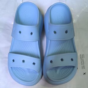 クロックス Crocs クラッシュ サンダル ペールブルー W7 23cm ビジューセットも可能