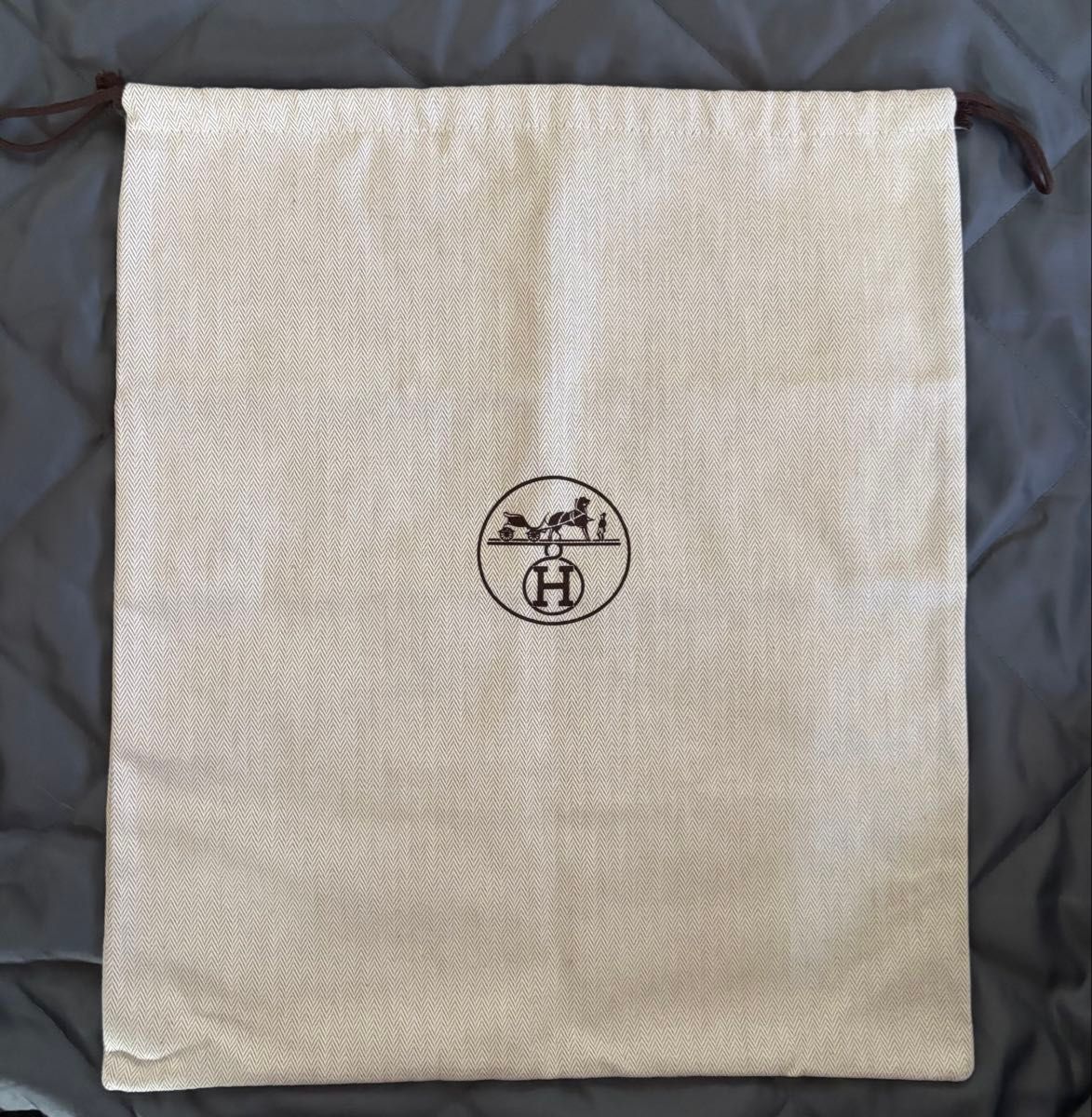 美品 エルメス 巾着 保存袋 布袋 正方形 美品 エルメス 巾着袋 保存袋 小物入れ 布袋 ヘリンボーン柄