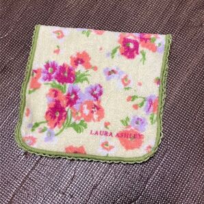 LAURA ASHLEY ポシェチーフタオルハンカチサニタリーポーチローラアシュ 花柄