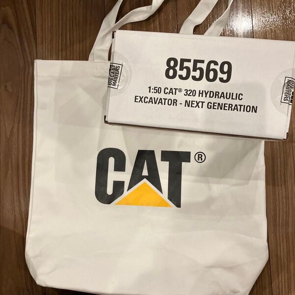 CAT 85569 1:50 320 スケール 新品未使用おまけつき カバン付き