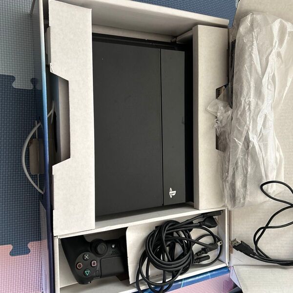 SONY PS4の本体の中古品