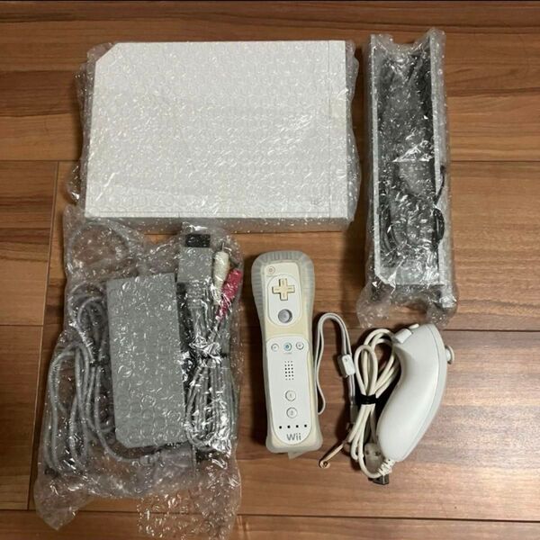 任天堂ニンテンドーWii本体、ヌンチャクリモコンセット白 美品スターターセット