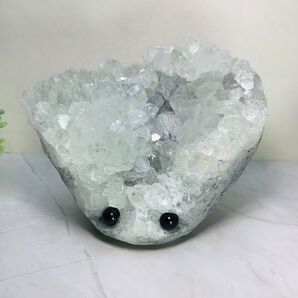 おめめ付き ハート形? クラスター 原石 鑑賞石 鉱物 パワーストーン 水晶 天然石 かわいい 自立します