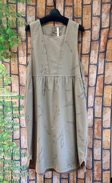 【新品】Sale!!ベージュ 花柄 Vネック ワンピース ML 婦人服