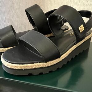 新品未使用品◆ラルフローレン黒サンダル◆22.5㎝
