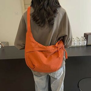 エレガント レディース クロスボディ バッグ 多機能 軽量 ショルダーバッグ 大容量 タッセル付き オレンジ751765
