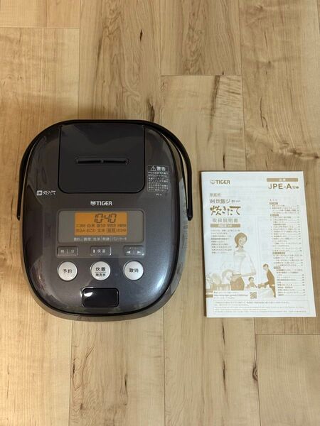 【中古】タイガー魔法瓶TIGER 炊飯器 5.5合 IH 土鍋コーティング 時短早炊き機能 ブラック 炊きたて JPE-A100