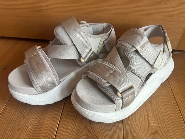 UGG アグ サンダル 厚底