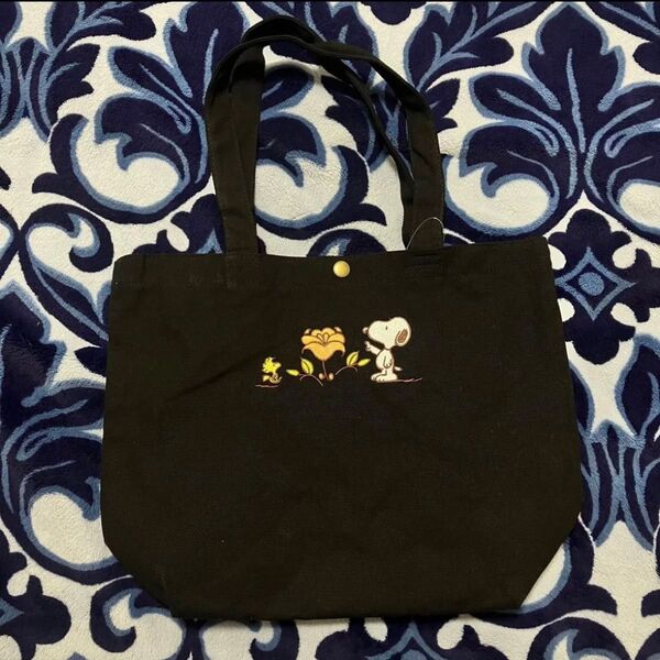 【新品タグ付き】 スヌーピー トートバッグ ウッドストック 花柄 黒 ミニトートバッグ 総柄 PEANUTS 刺繍