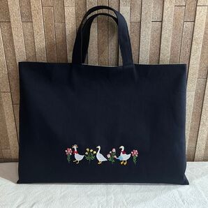 レッスンバッグ・サブバッグ 可愛いガチョウの刺繍入り〜handmade〜