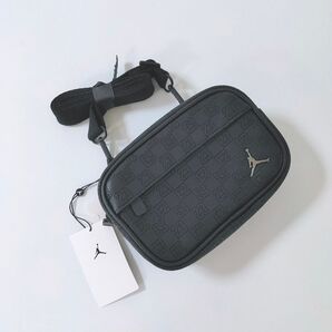 未使用品 JORDAN BRAND モノグラム カメラ バッグ ブラック ショルダーバッグ