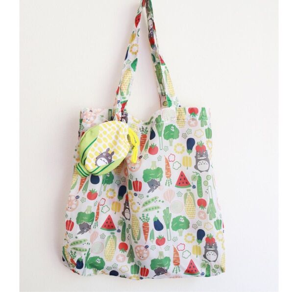 となりのトトロ エコバッグ 新品 大容量。トトロとうもろこし トートバッグ となりのトトロ ジブリ 野菜柄 エコバッグ