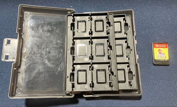 【中古】NewスーパーマリオブラザーズUデラックス ゲームカードのみとケース