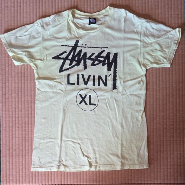 STUSSY Livin' Tシャツ イエロー