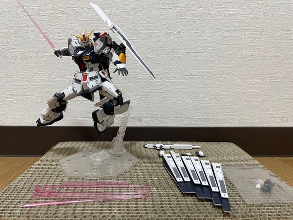 ガンプラ RG ニューガンダム 完成品 リアルグレード νガンダム
