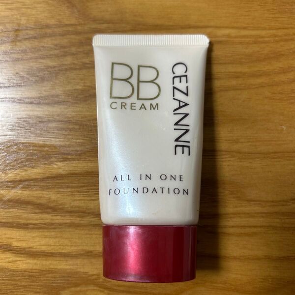セザンヌ BBクリーム 01 ライトオークル spf23
