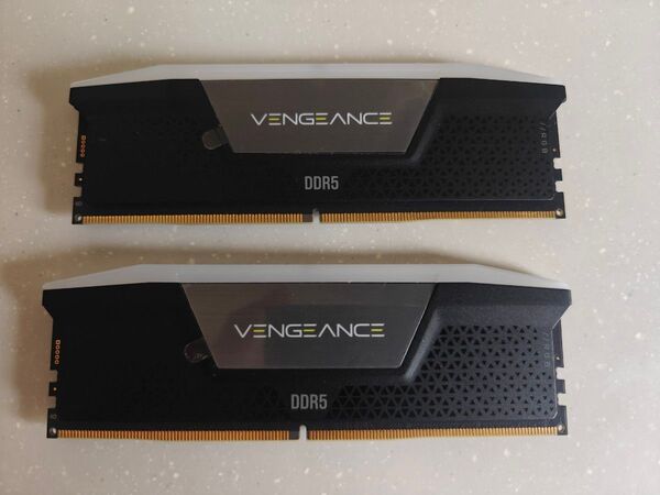 Corsair VENGEANCE DDR5 32GB(2X16GB) 6200MT CMH32GX5M2B6200C36