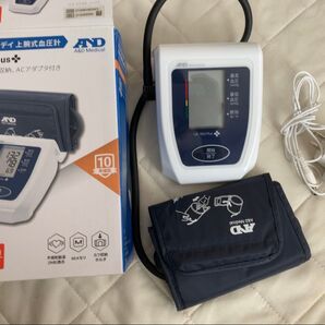 上腕式血圧計 エー・アンド・デイ AND デジタル血圧計 UA-654 ジャンク品