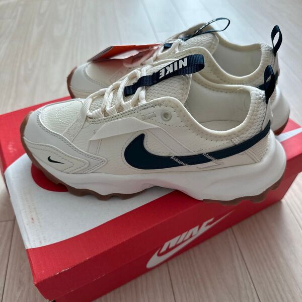 【新品未使用】Nike TC7900 ネイビー 23cm