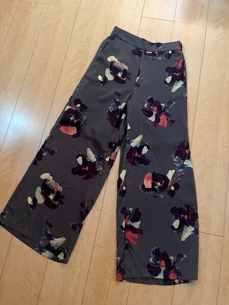 新品 未使用 ヤマダヤ Aga 花柄ワイドパンツ バイカラー