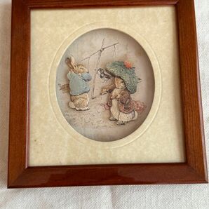 ピーターラビット デコパージュ Living Pictures インテリア 壁掛け 絵画 額縁入り 英国製 ピーターラビット 額装