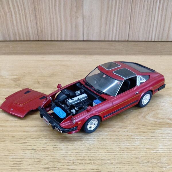 プラモデル 完成品 フェアレディ 280Z 1/24 赤