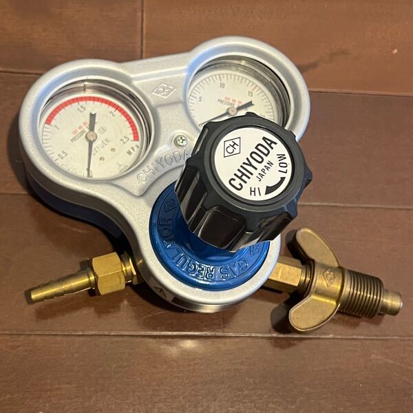 千代田精機 酸素用調整器スタウト(関西式)仏式蝶ネジ) 乾式安全器内蔵型