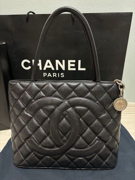 【極美品】CHANEL シャネル 復刻版 ブラック キャビアスキン×シルバーチャーム ココマーク ハンドバッグ