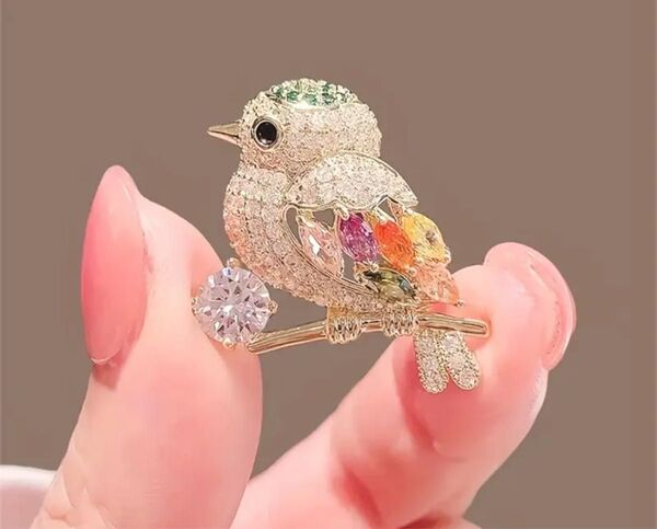 キラキラ輝く鳥のブローチ バード ラインストーン 未使用に近い