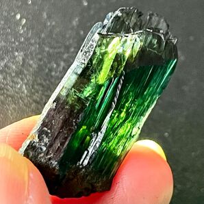 高品質 ヴィヴィアナイトクリスタル 宝石 原石 42.35ct 鉱物 標本 エメラルドグリーン ブルーグリーン コレクション