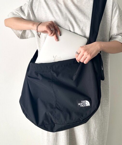 【新品未使用】韓国ノースフェイスホワイトレーベルURBAN BIG SHOULDERBAGショルダーホーボーバッグマザーズバッグ黒