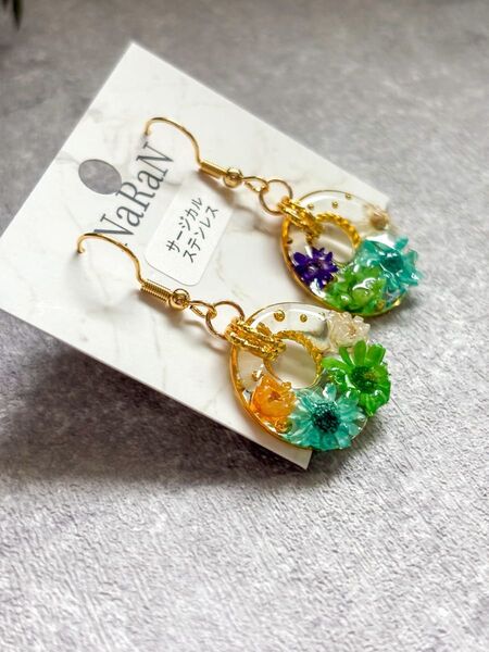 625≫レジンとお花のピアス【float】 ハンドメイド