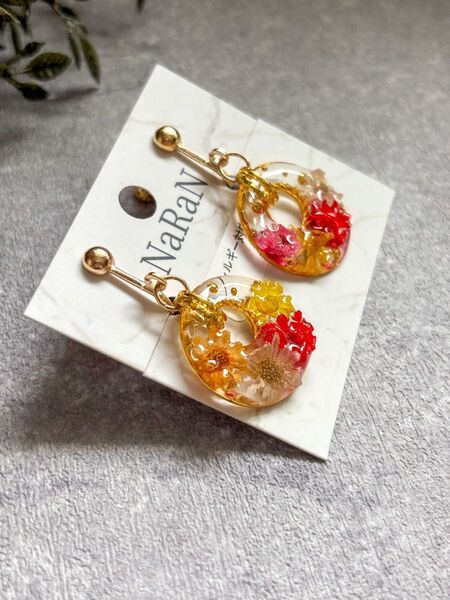 626≫レジンとお花のイヤリング/ピアス【float】 ハンドメイド プレゼントにも アクセサリー
