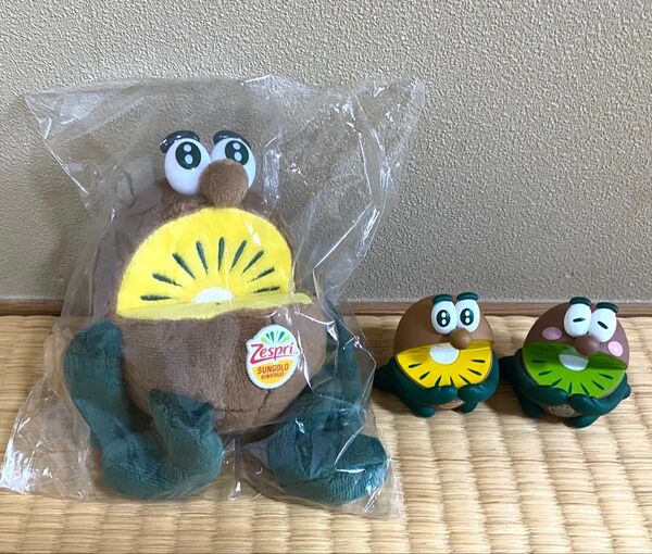 ★ゼスプリ キウイブラザーズのゴールドぬいぐるみ小とマスコット2種★