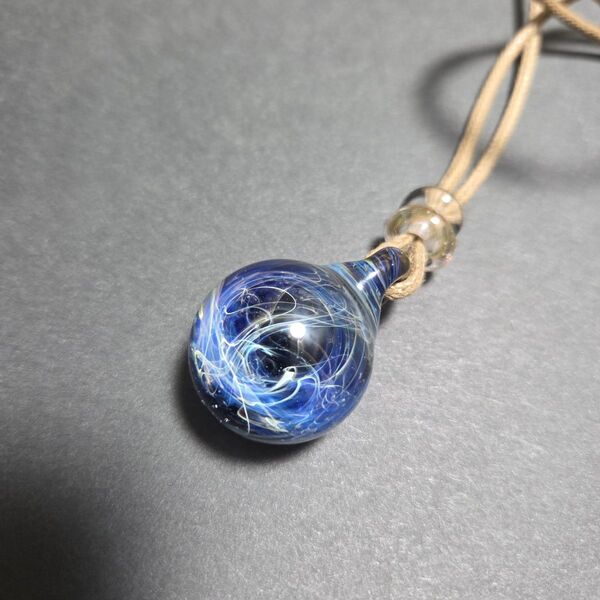 宇宙ガラス ペンダント ハンドメイド ネックレス