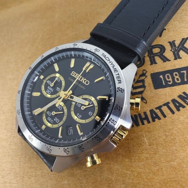 【美品】SEIKO セイコー クロノグラフ 黒文字盤 ブラックxゴールド カレンダー カジュアル アクセサリー メンズ腕時計