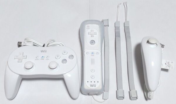 Wiiリモコン(ジャケット・ストラップ3個付き) + クラシックコントローラPRO + ヌンチャク シロ セット 純正品 中古品