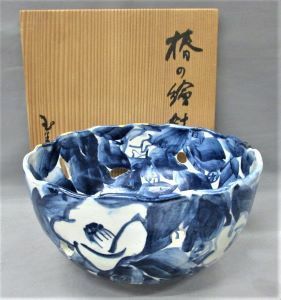 茶道具　土菁作　呉須　椿の絵　菓子鉢　菓子器　共箱入り　工芸品